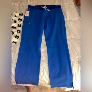 Figs Kade cargo scrub pants- NWT